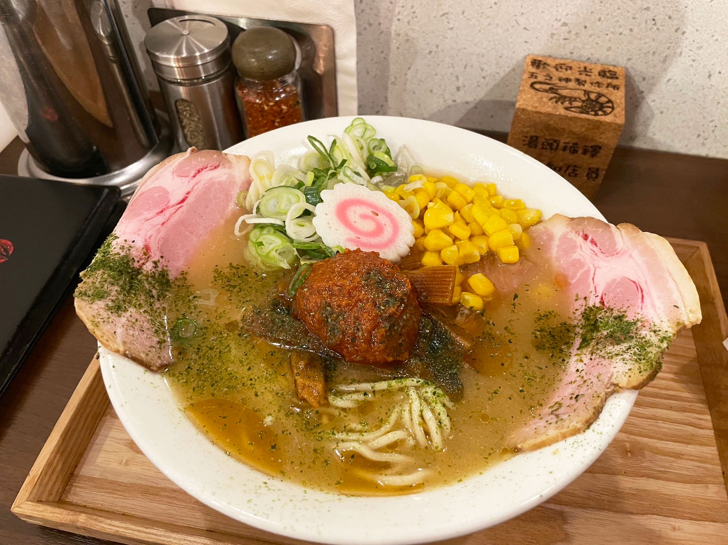 【五之神製作所】松菸美食,特色拉麵湯頭濃郁、麵條Q彈,叉燒肥瘦適中! - 第11張圖