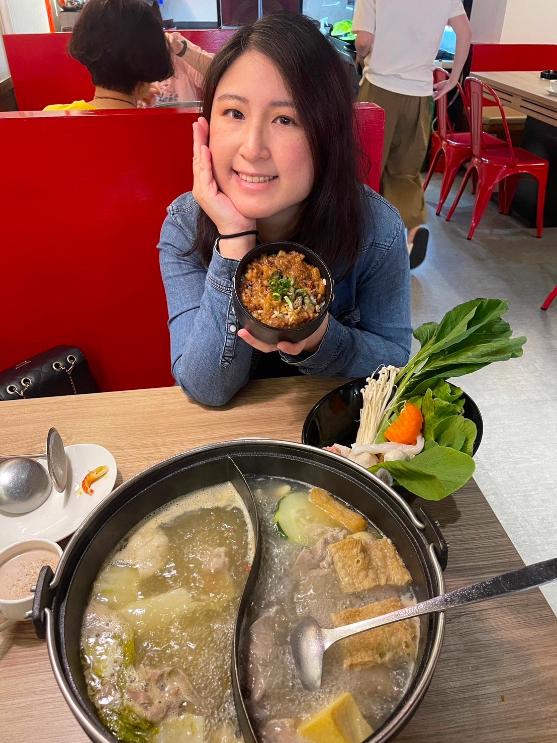 【吾皇大大 朕的鍋物-新莊中港殿】最低0起即可開鍋,享高達近40種自助吧吃到飽,肉品海鮮味美實在、宮廷風裝潢,打卡必拍餐廳!新莊火鍋推薦 - 第22張圖