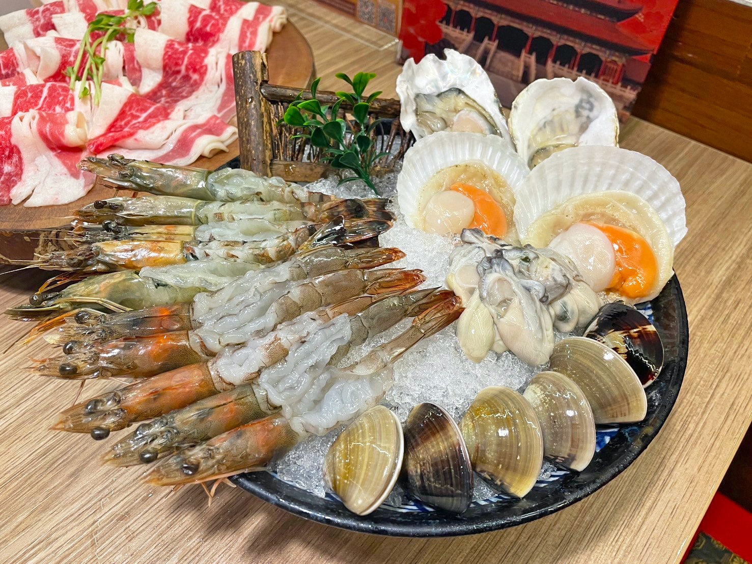 【吾皇大大 朕的鍋物-新莊中港殿】最低0起即可開鍋,享高達近40種自助吧吃到飽,肉品海鮮味美實在、宮廷風裝潢,打卡必拍餐廳!新莊火鍋推薦 - 第18張圖