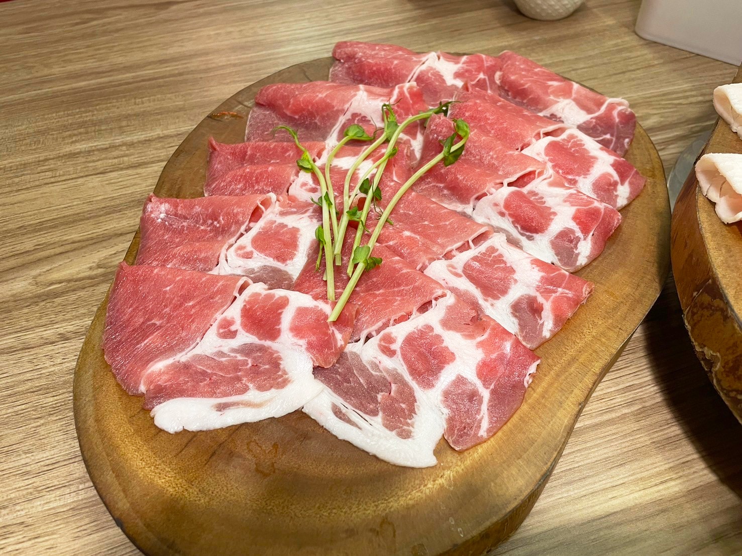 【吾皇大大 朕的鍋物-新莊中港殿】最低0起即可開鍋,享高達近40種自助吧吃到飽,肉品海鮮味美實在、宮廷風裝潢,打卡必拍餐廳!新莊火鍋推薦 - 第21張圖