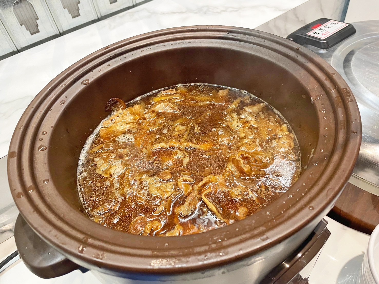 【韓哥哥石頭火鍋】新莊火鍋,平日最低只要9,蔬菜肉品、滷肉飯牛丼飯吃到飽! - 第7張圖