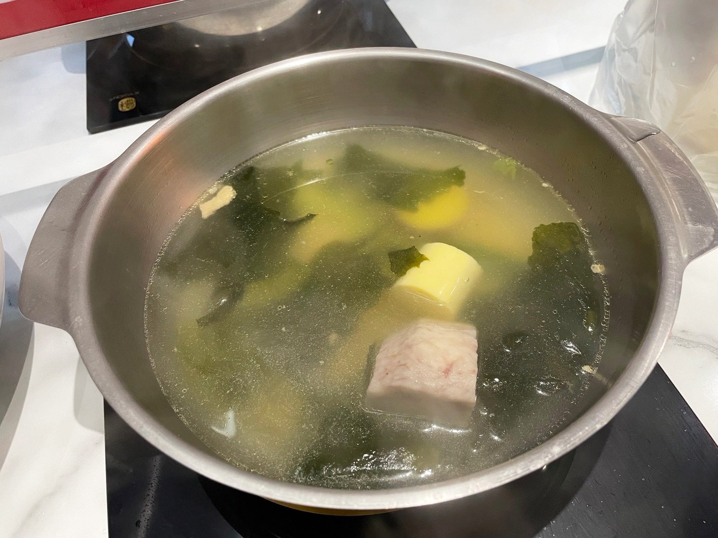 【韓哥哥石頭火鍋】新莊火鍋,平日最低只要9,蔬菜肉品、滷肉飯牛丼飯吃到飽! - 第11張圖