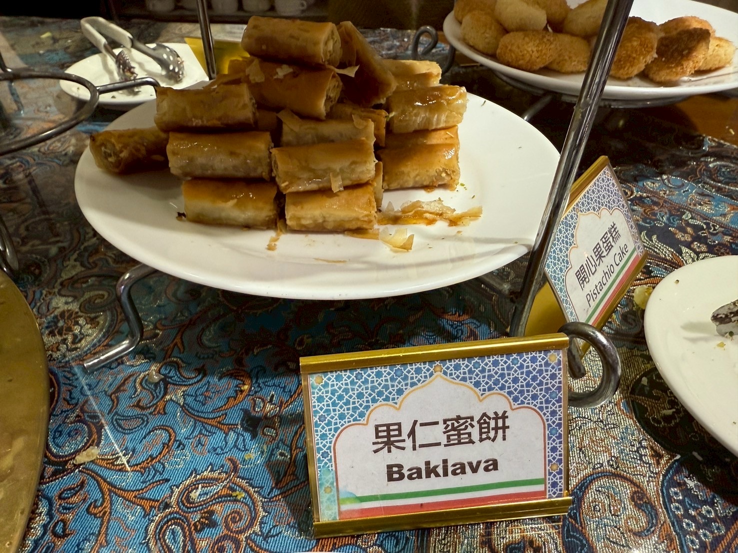 台北食旅｜一千零一夜廚房，番紅花與烤肉的感官漫遊，松山區美食