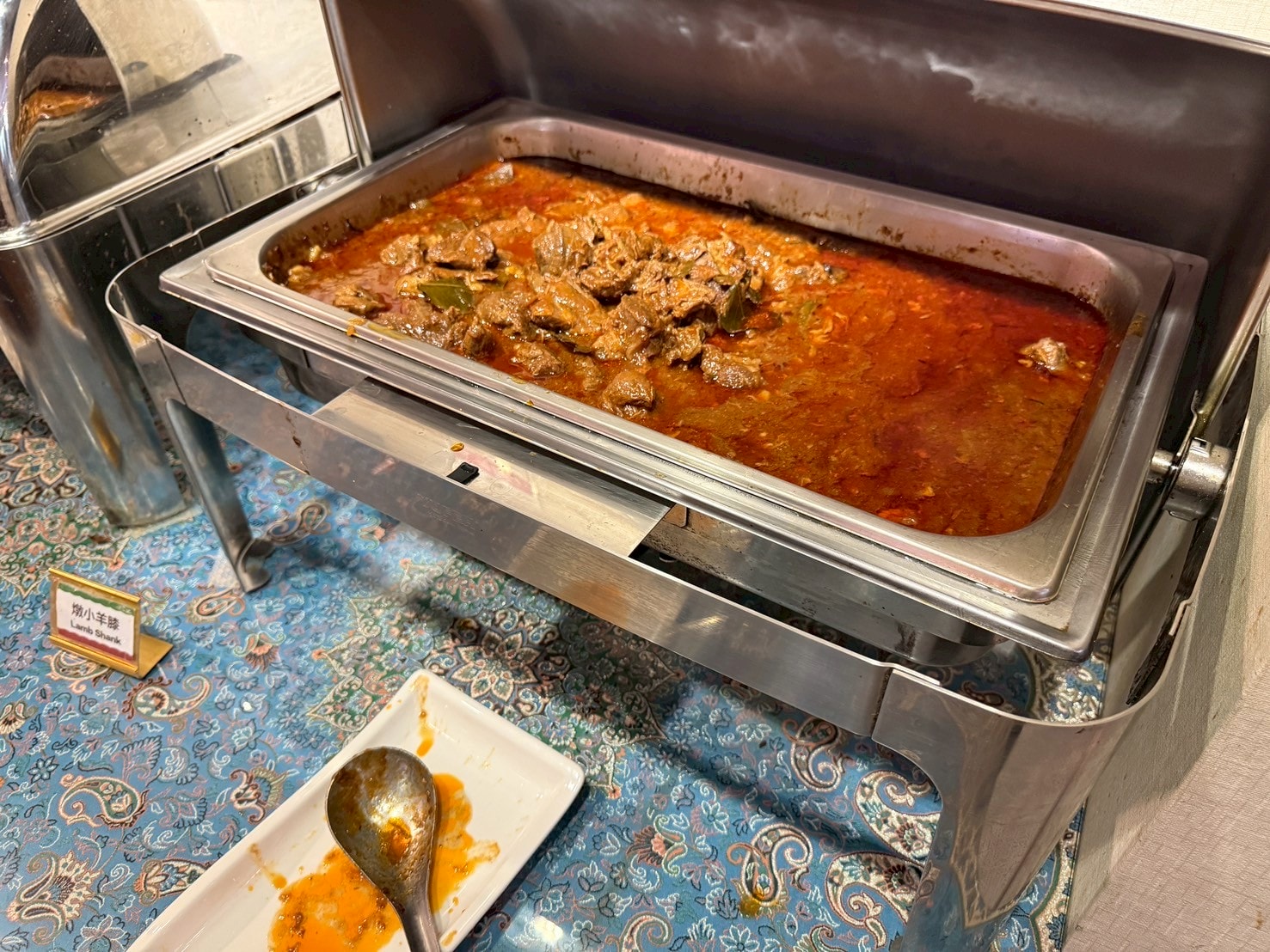 台北食旅｜一千零一夜廚房，番紅花與烤肉的感官漫遊，松山區美食
