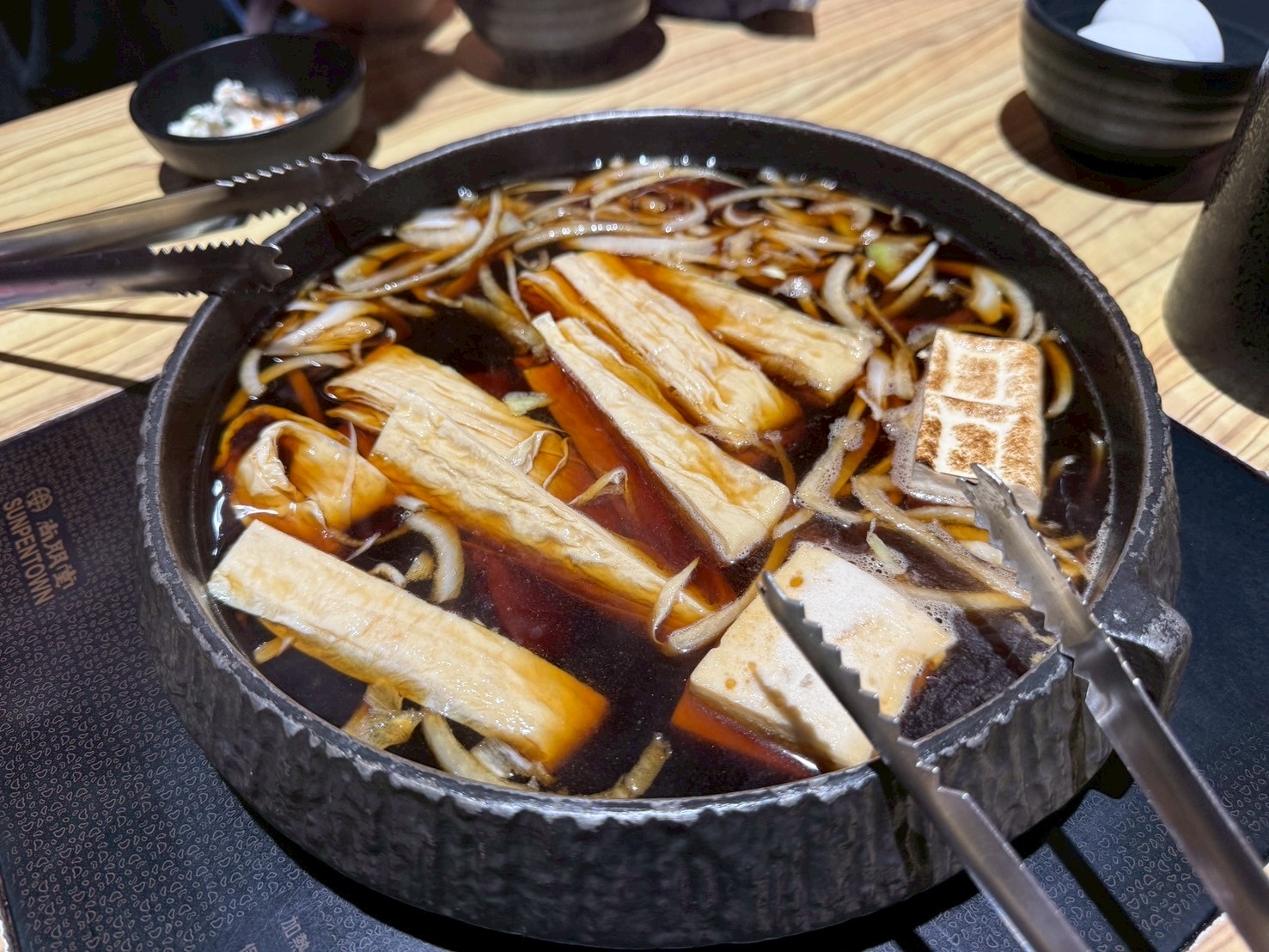 壽喜燒一丁【食記】新莊吃到飽推薦！「壽喜燒一丁」幸福店 Prime 級牛肉狂涮，隱藏版光餅夾肉超欠吃