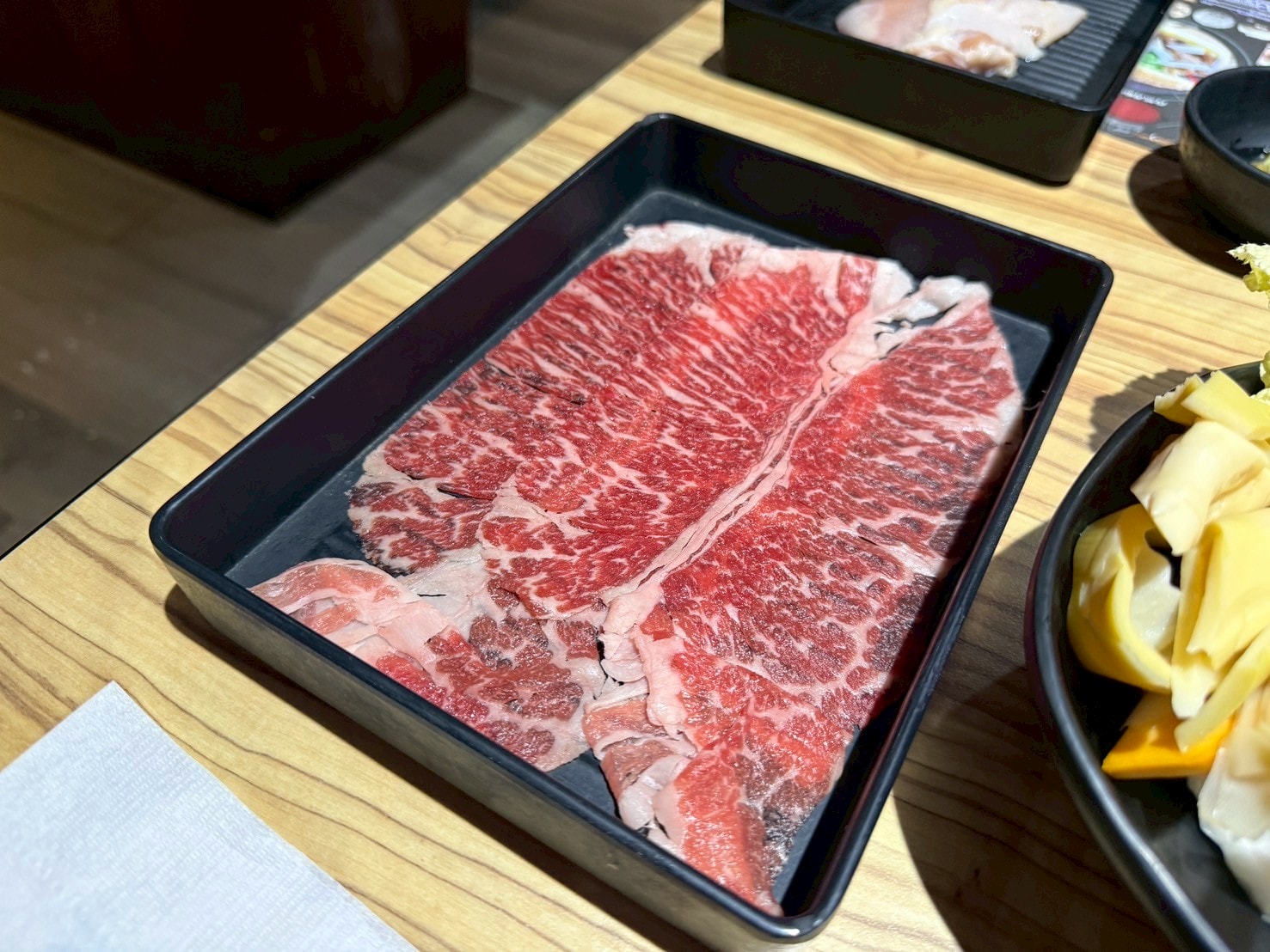 壽喜燒一丁【食記】新莊吃到飽推薦！「壽喜燒一丁」幸福店 Prime 級牛肉狂涮，隱藏版光餅夾肉超欠吃